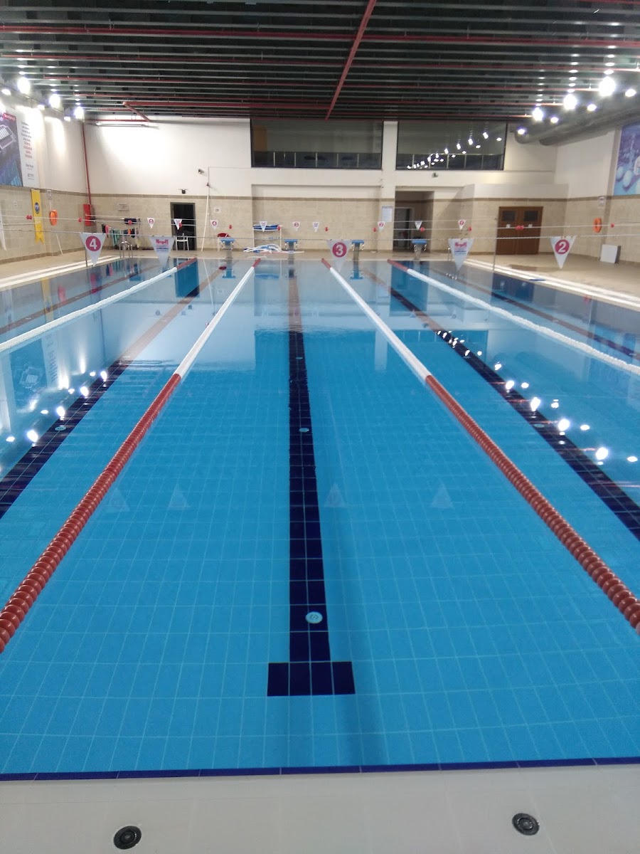 Beştelsiz Yüzme Havuzu ve Spor Salonu - Zeytinburnu Yüzme Tesisi