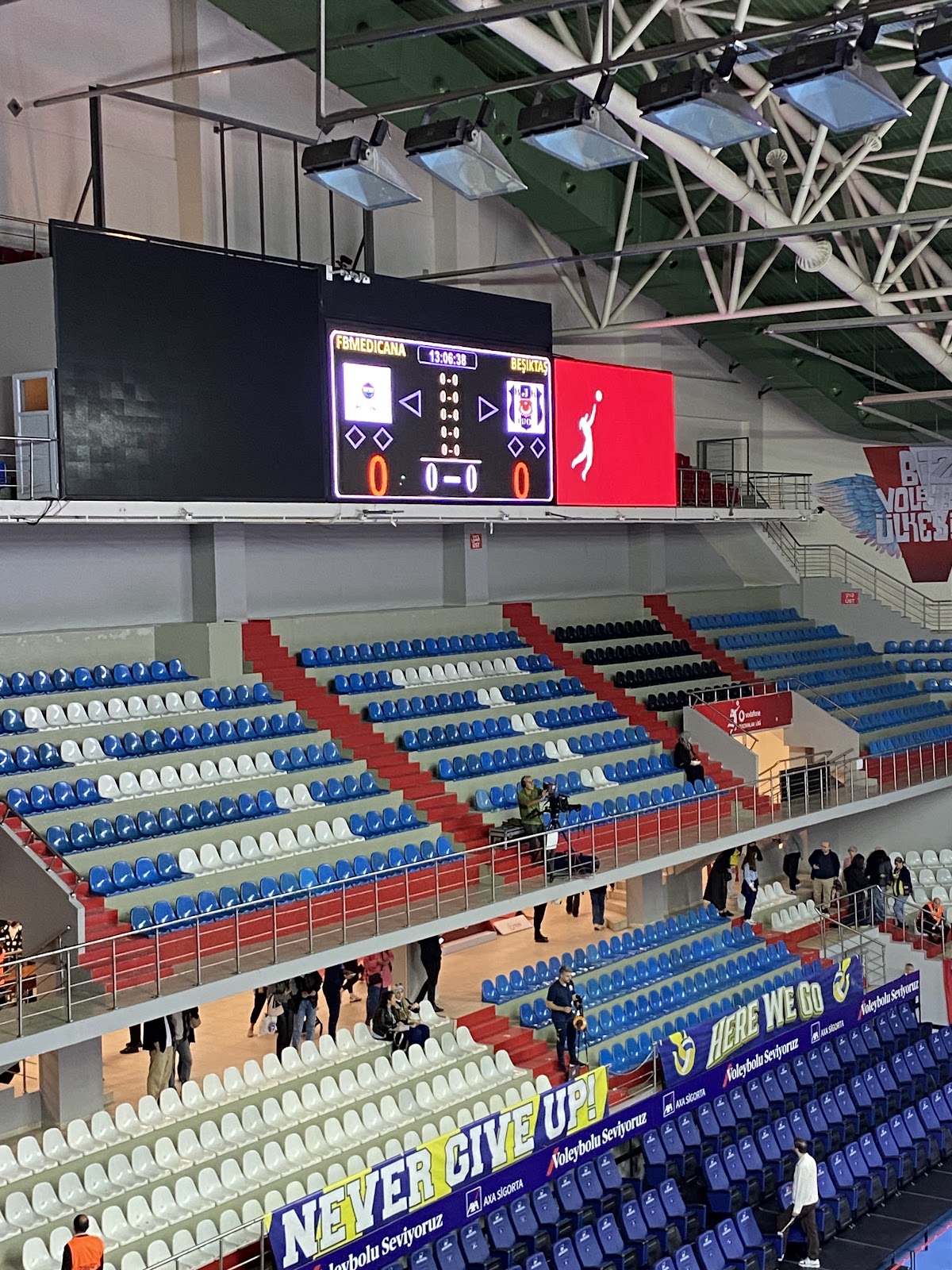 Burhan Felek Voleybol Salonu - Üsküdar Spor Tesisi - Görsel 1