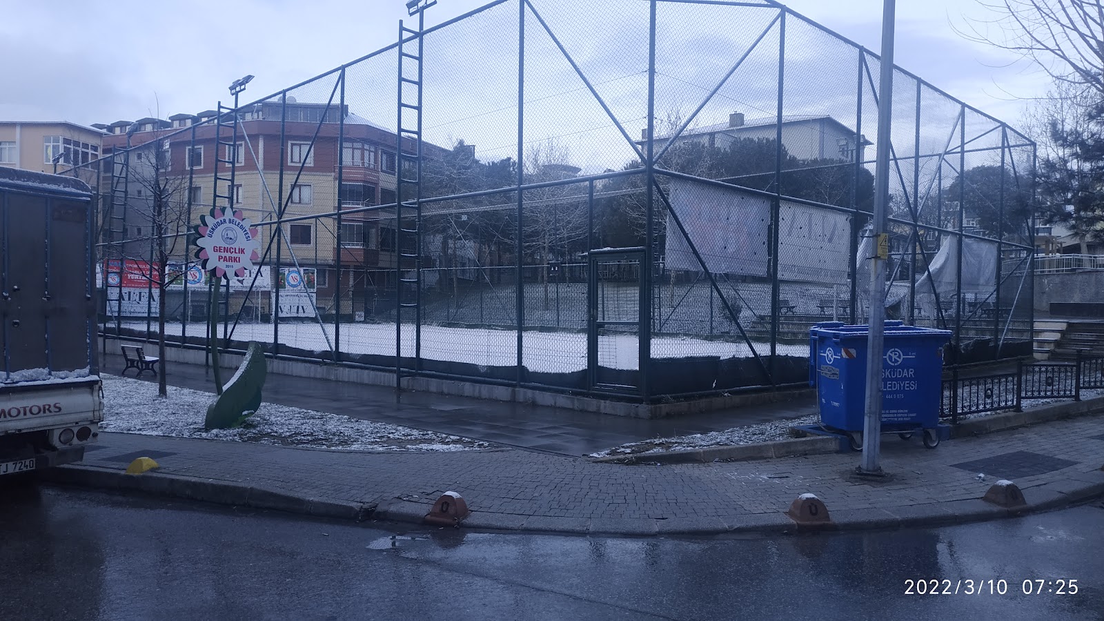 Gençlik Parkı Halı Sahası - Ümraniye Spor Tesisi - Görsel 3