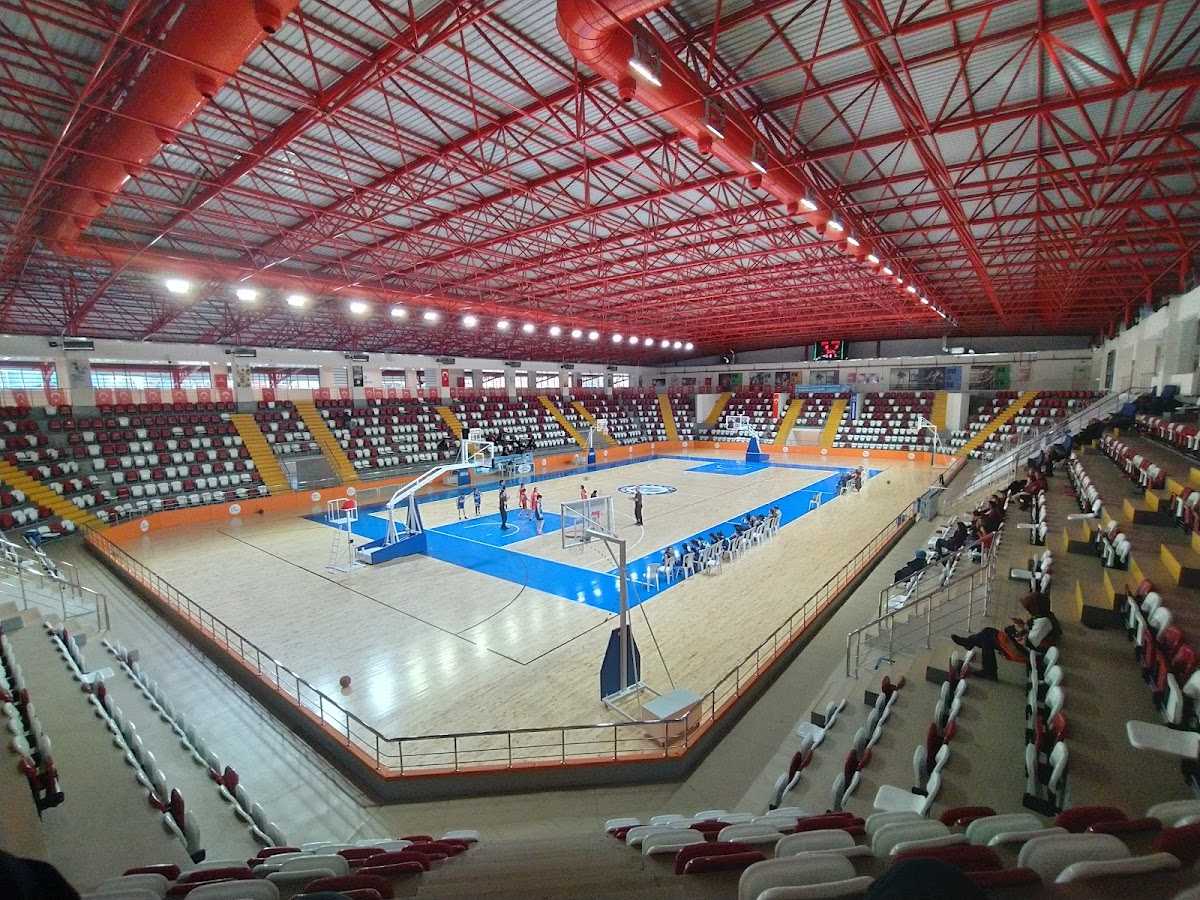 Güngören Spor Kompleksi ve Şehir Stadı - Güngören Futbol Tesisi