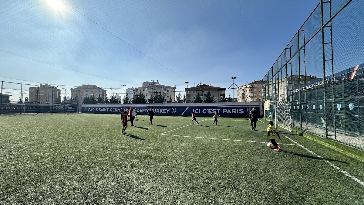 Öncü Halı Saha & Cafe - Kartal Spor Tesisi - Görsel 1