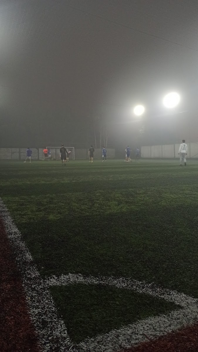 Yedikule Göğüs Hastanesi Yanı Halı Saha - Zeytinburnu Futbol Tesisi